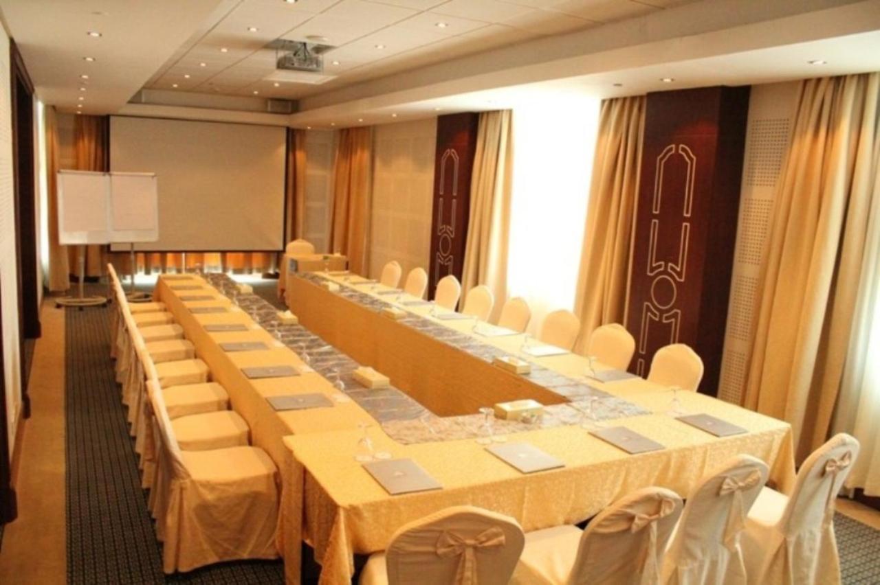 Costa Del Sol Hotel Kuwait City Exterior foto