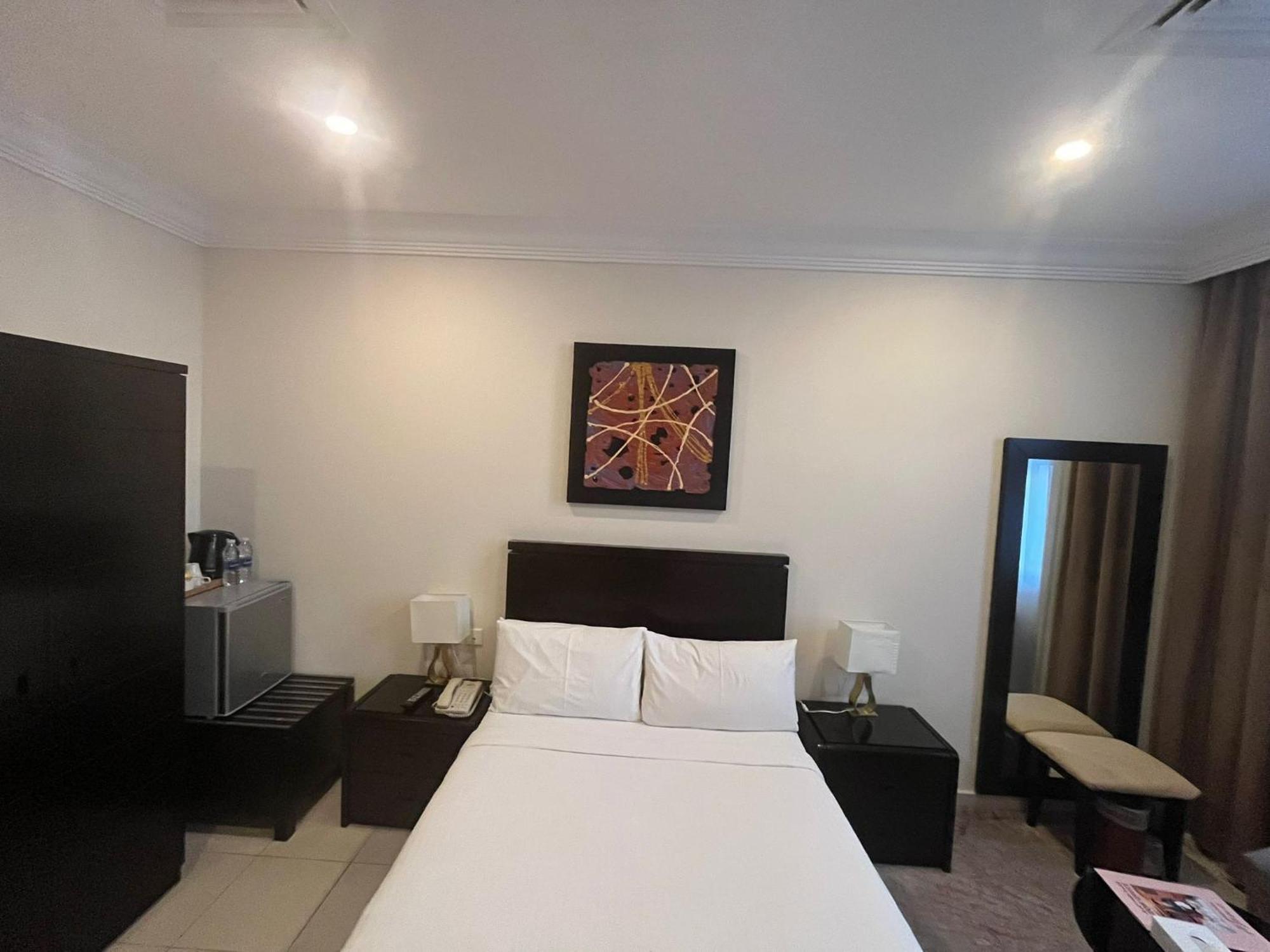 Costa Del Sol Hotel Kuwait City Exterior foto
