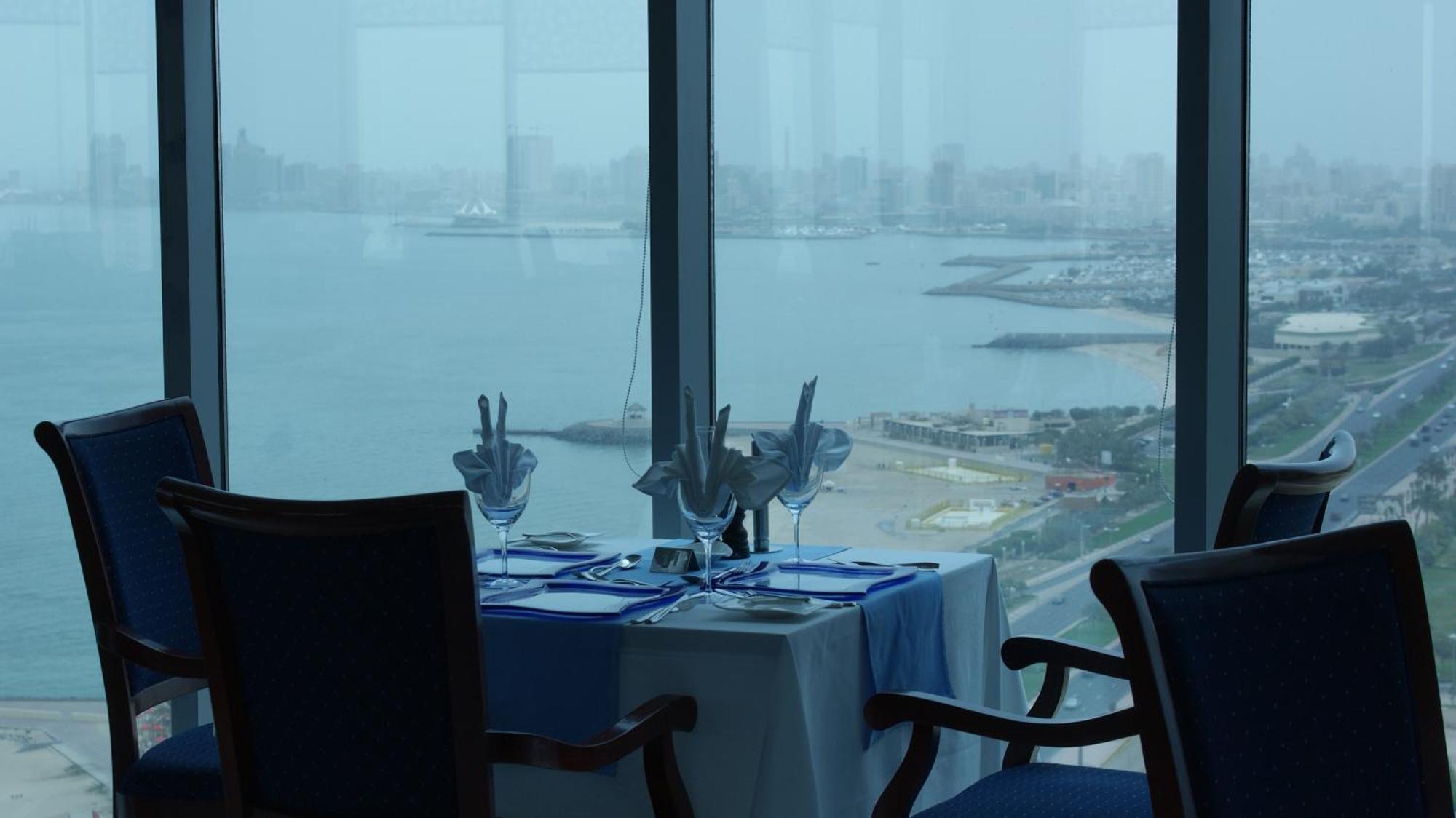 Costa Del Sol Hotel Kuwait City Exterior foto