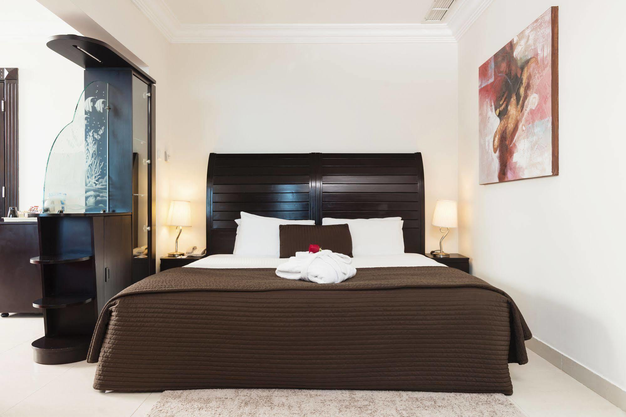 Costa Del Sol Hotel Kuwait City Exterior foto